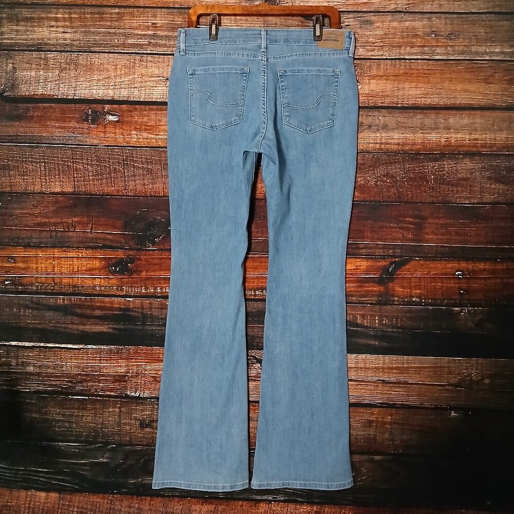 Levis Signature Gold Jeans Size 8 Mid Rise Boot Cut Light Blue Denim Stretch - Picture 3 of 10
